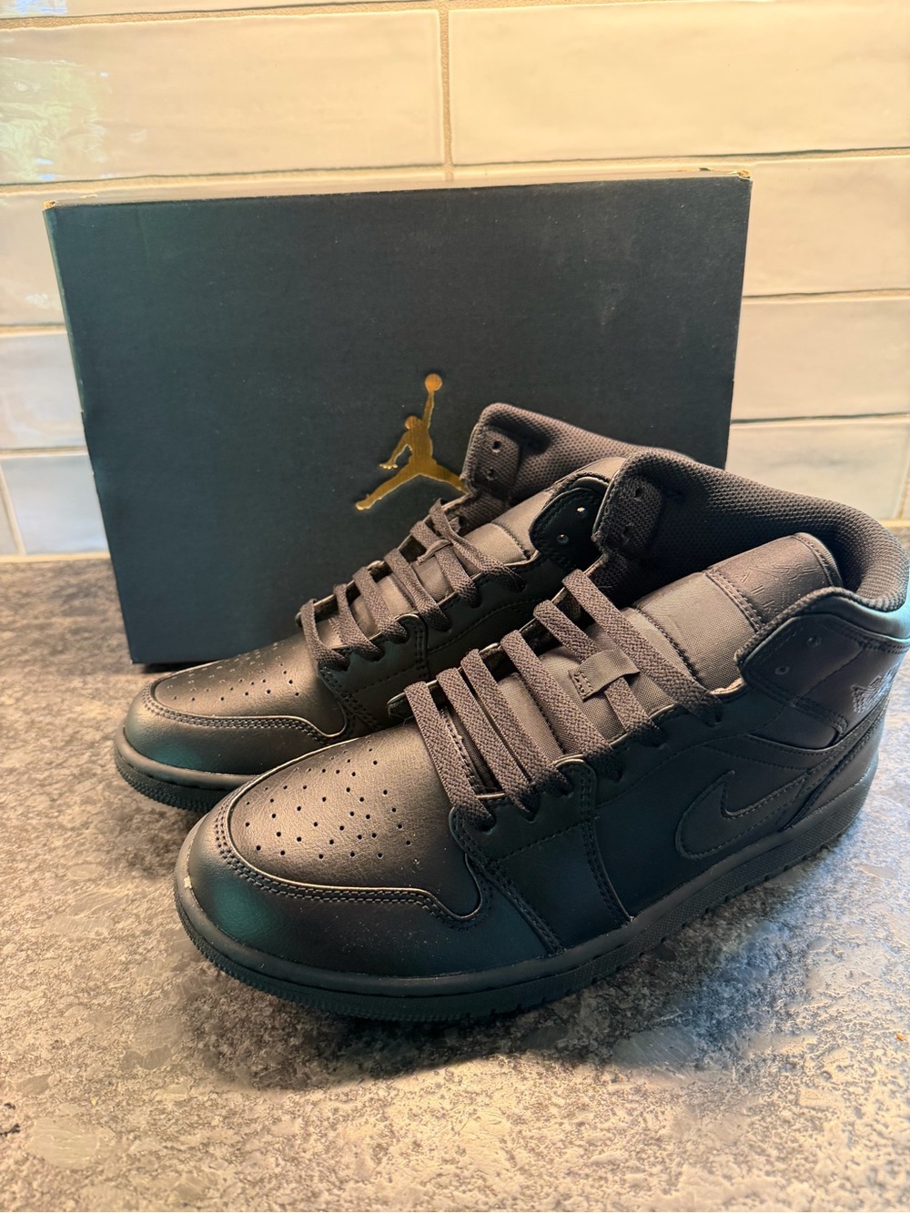 Air Jordan 1 Men's Black Mid-Top Sneakers size 8.5